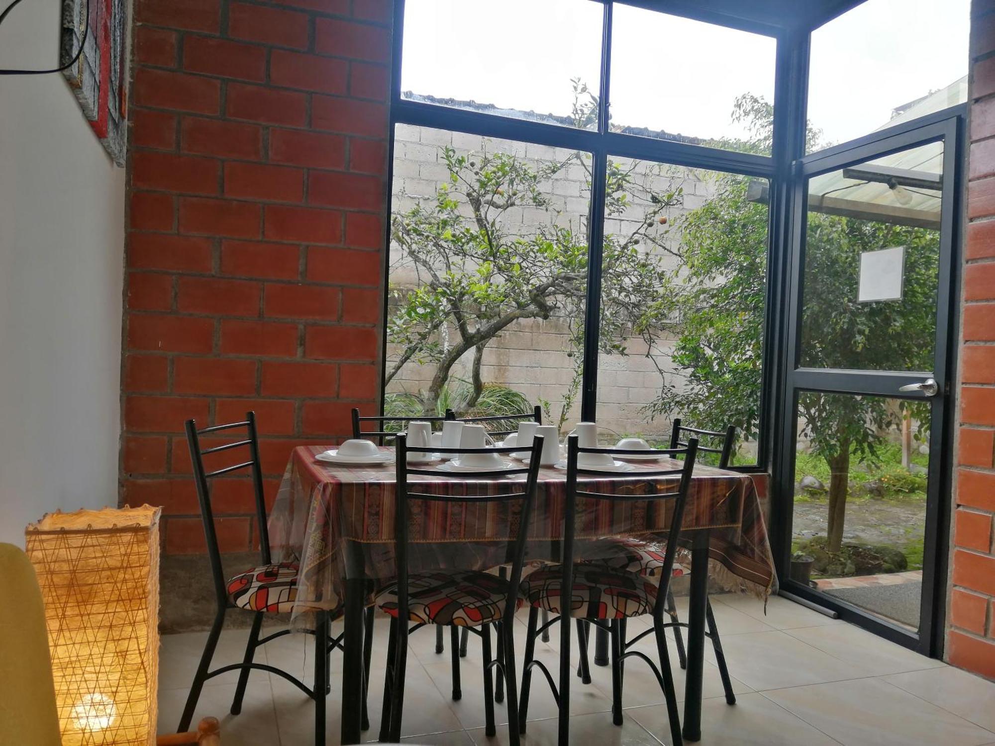 Capybara Home Stay Mindo Exterior foto