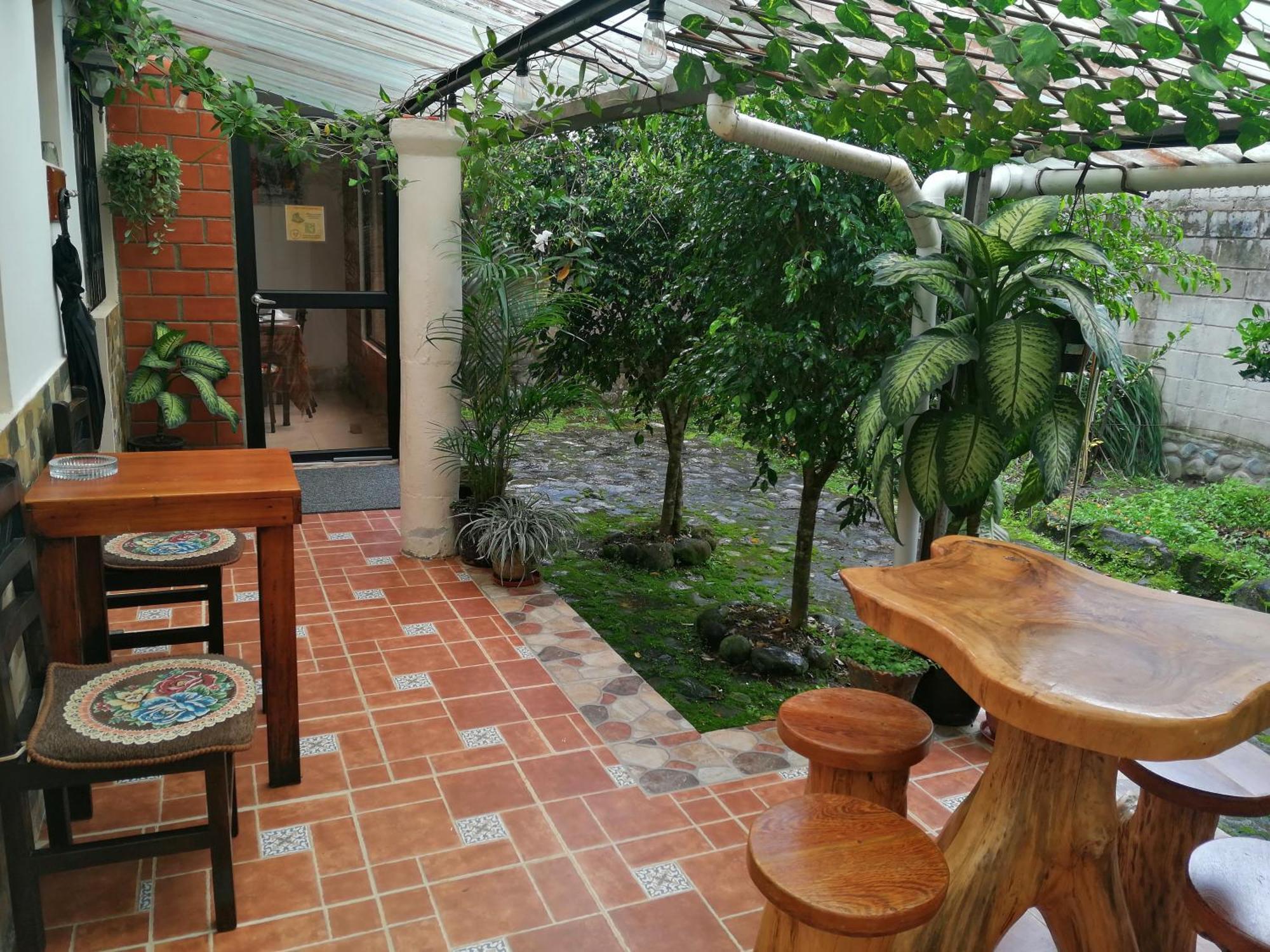 Capybara Home Stay Mindo Exterior foto